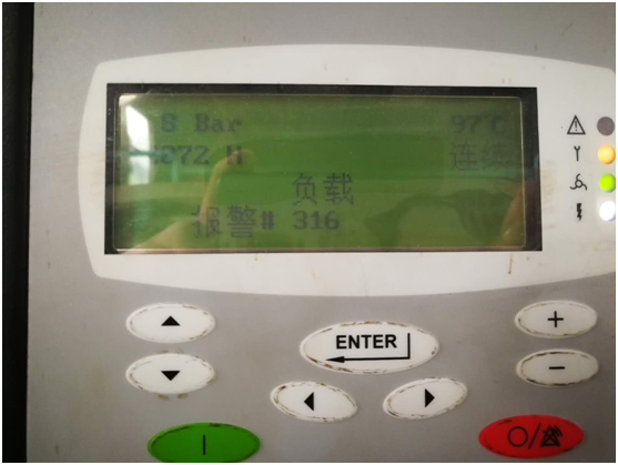由于油品問(wèn)題導(dǎo)致油氣分離器壓差高，空壓機(jī)潤(rùn)滑油結(jié)膠，油濾堵塞，機(jī)器高溫報(bào)警(圖2)