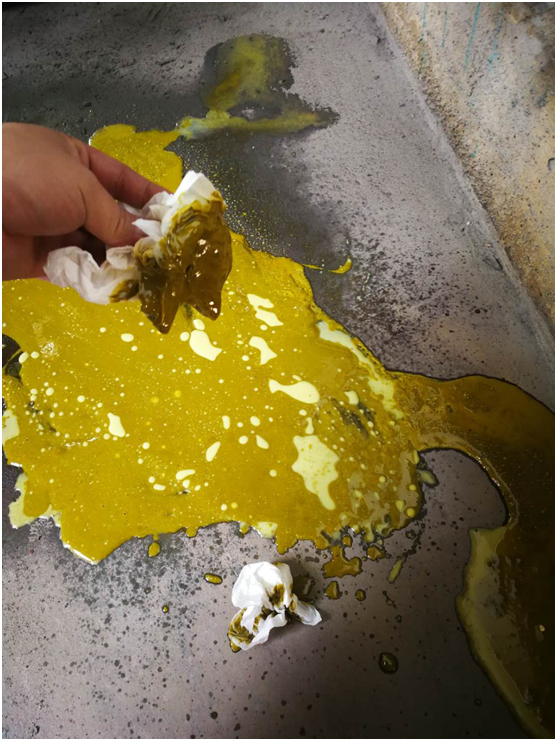 油氣分離器使用過(guò)程中因壓差過(guò)高被擊穿，造成跑油，油分配料不匹配造成壓差過(guò)高(圖2)