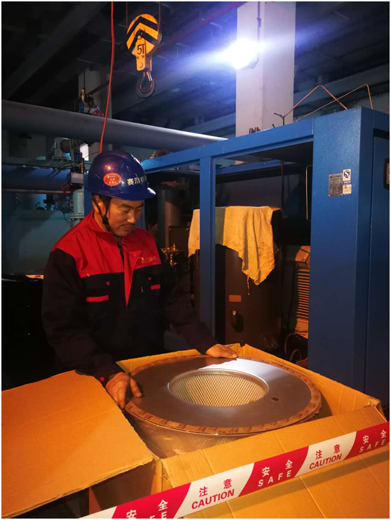油氣分離器使用過(guò)程中因壓差過(guò)高被擊穿，造成跑油，油分配料不匹配造成壓差過(guò)高(圖3)